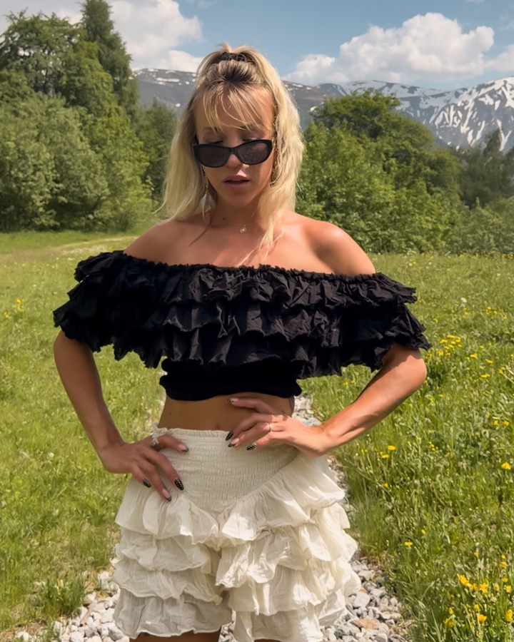 schwarzes Ruffle Top im Boho Style aus 100% Baumwolle 