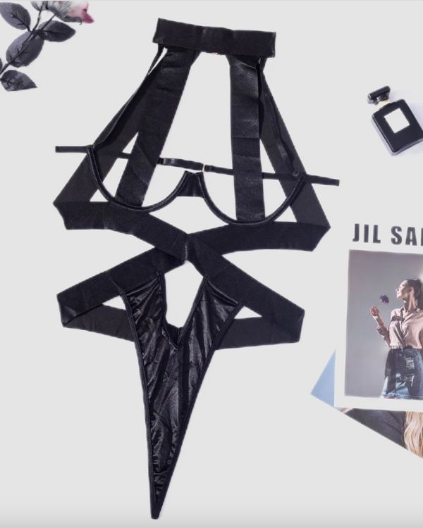 Schwarzer erotischer sexy bondage Bodysuit aus breiten Bändern 