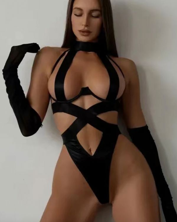 heisser Kinky Bondage Body Dessous aus schwarzen breiten Bändern 