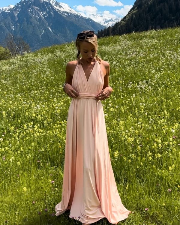 Bodenlanges Boho Brautjungfer Kleid in beige 