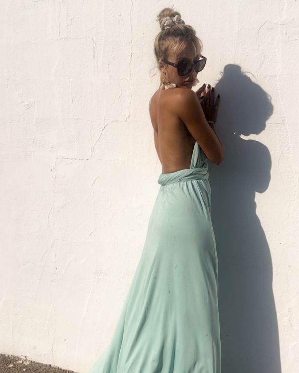 Rückenfreies langes Damen Kleid das auf diverse Arten getragen werden kann 