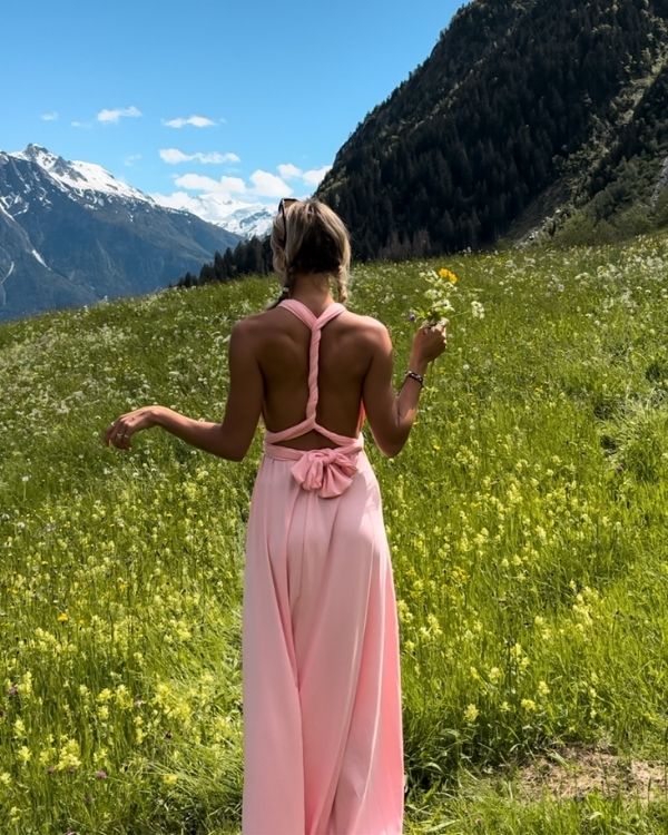 Rosa langes Brautjungfer Boho Kleid mit offenem Rücken und zum binden 