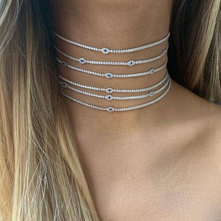 Silberne Choker-Halskette mit funkelnden Zirconia-Steinen und Auge-Symbolen