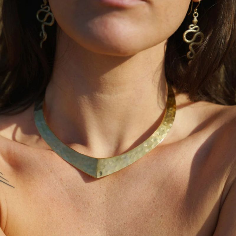 Verstellbarer goldener Halsring Choker Halskette im Boho Spiritual Design 