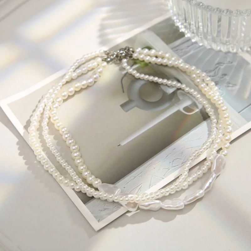 weisse Damen Perlenkette aus 3 diversen Ketten an einer - Choker Kunstperlenkette 