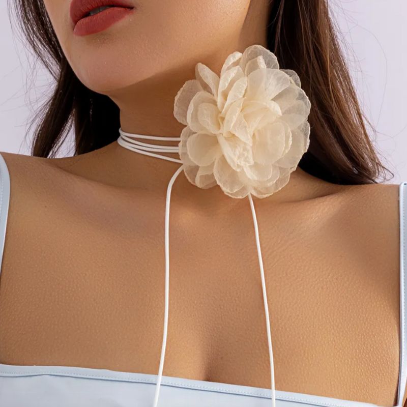 Elegante 3D Rose an weissem Faden mit creme 3D Blumen Rose - Super eleganter Choker 