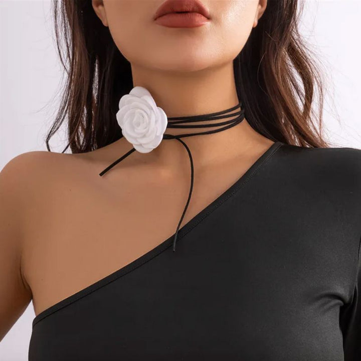 Choker Halskette mit weisser 3D Rose - Eleganter Choker Rosen Halskette 