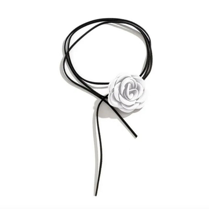 Choker Halskette an schwarzem Faden mit weisser 3D Rosen Symbol 