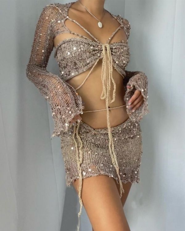 beiges elegantes und stillvolles Festival Crochet Outfit mit Glitzer Effekten