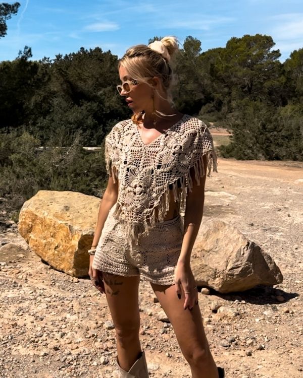 Boho Luxus Chic Fashion - Hochwertige handgemachte Poncho mit Blumen Design