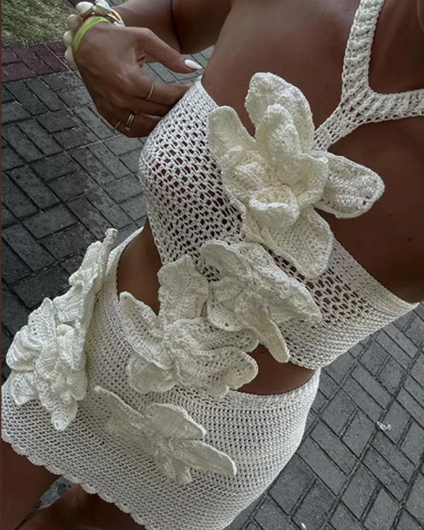 Statement-Strandkleid mit Cut-Outs und floraler Häkeloptik
