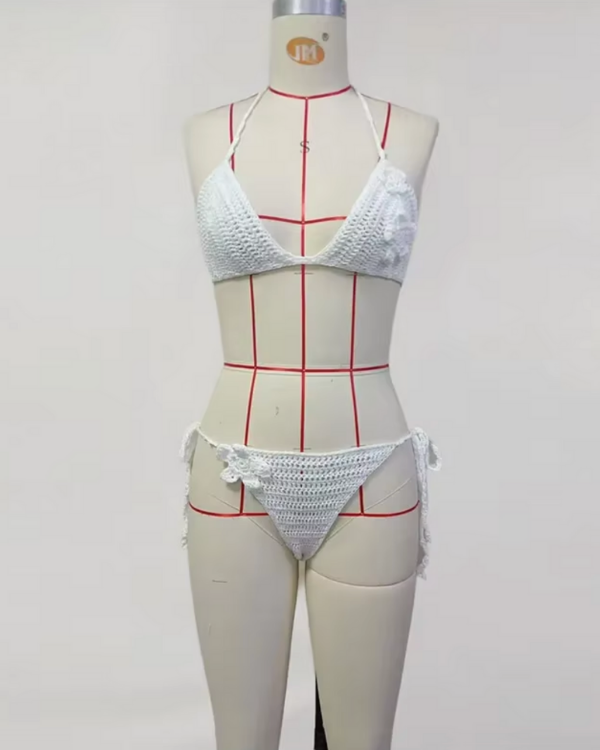 Bikini & Hose gehäkelt Ibiza Vibes - weisse Häkelbikini mit 3D Crochet Blumen