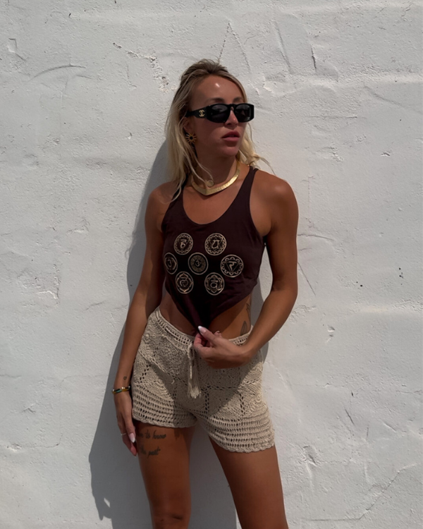 Braunes Bandana Top Damen mit spirituellen Symbolen