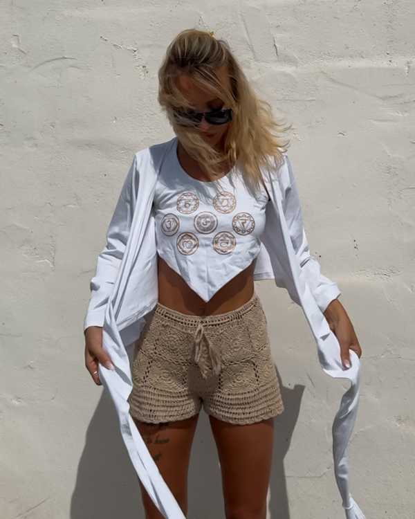Weisses Boho Top mit Chakra-Zeichen Gold