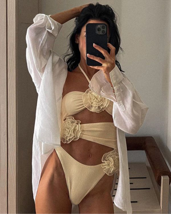 Beiges Cut-Out Badekleid mit 3D-Rosen und Neckholder für stilvolle Frauen