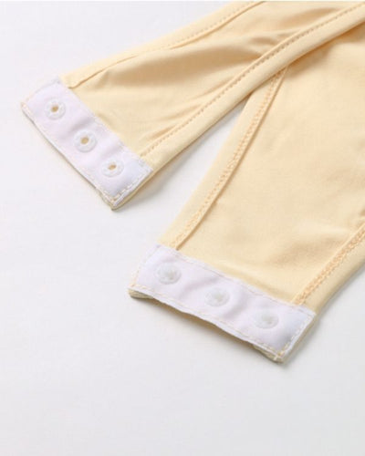 Elegante Bademode: Beiges Cut-Out Badekleid mit bezaubernden 3D-Rosen