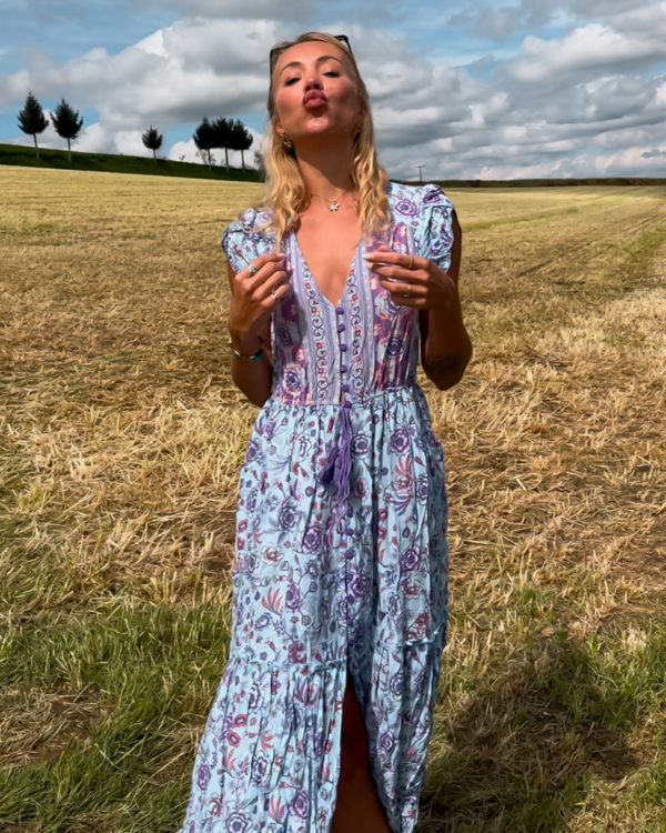 Luftiges Boho-Kleid für warme Tage - Blumen Optik Kleid 