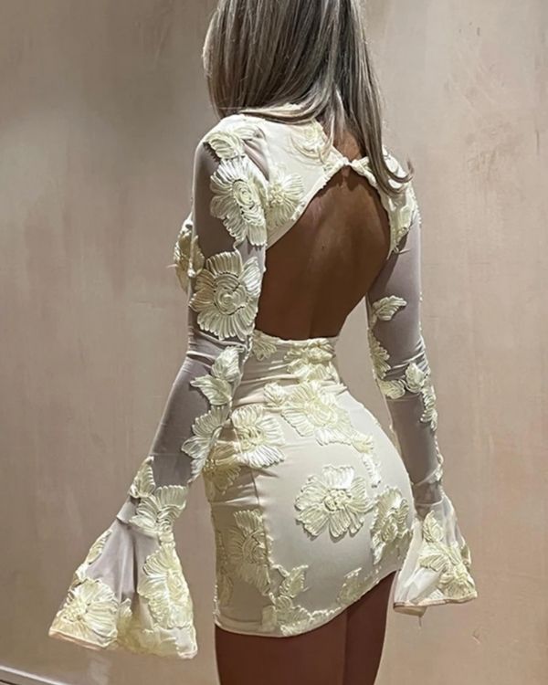 Creme-Weisses Damen Mini Kleid mit langen Ärmeln und offenem Rücken