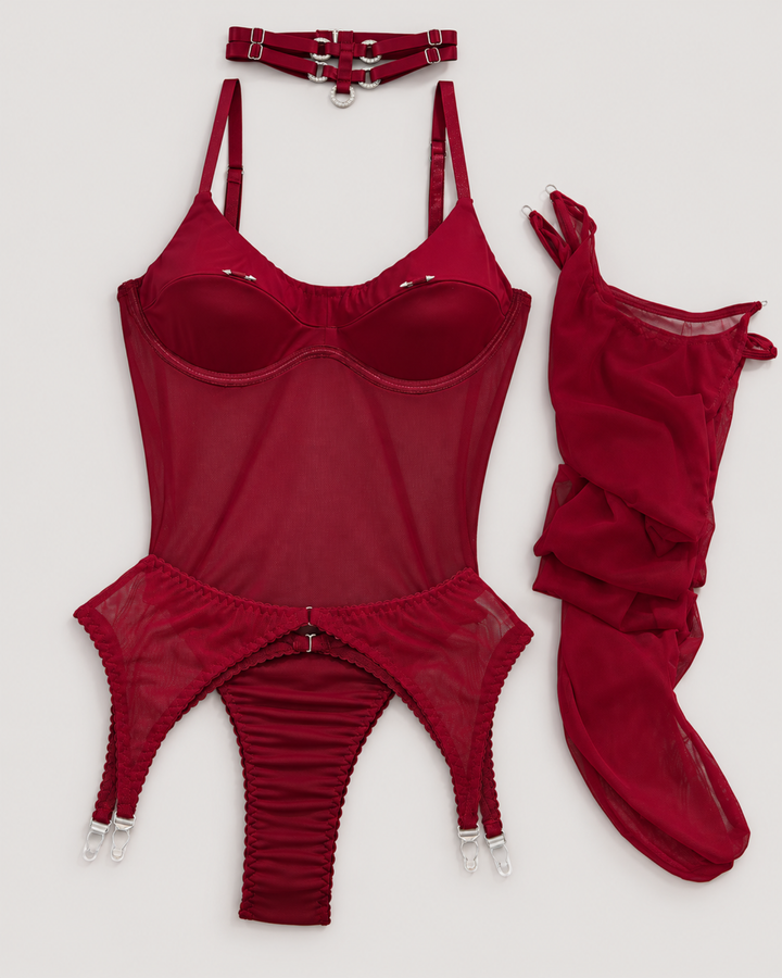 Dessous Set mit Detail der geschwungenen Cups mit kleinen silberfarbenen Zierelementen