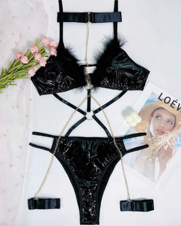 Bondage BDSM Set Damen Erotik aus Kunstleder mit Ketten-Details Bondage BDSM Set Damen Erotik aus Kunstleder mit Ketten-Details