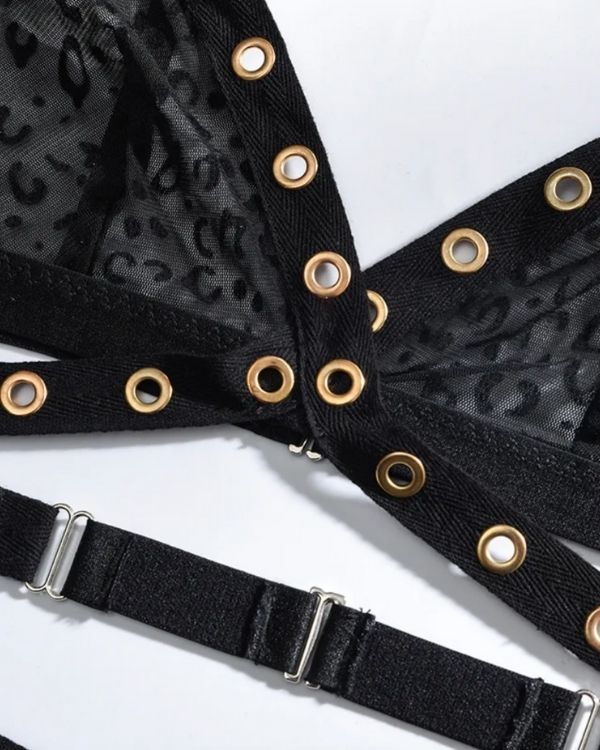 Edgy Look des Rock Chic BHs mit Nietenverzierung