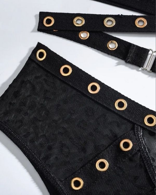 Detailreicher Rock Chic Slip mit Nieten und transparenten Elementen