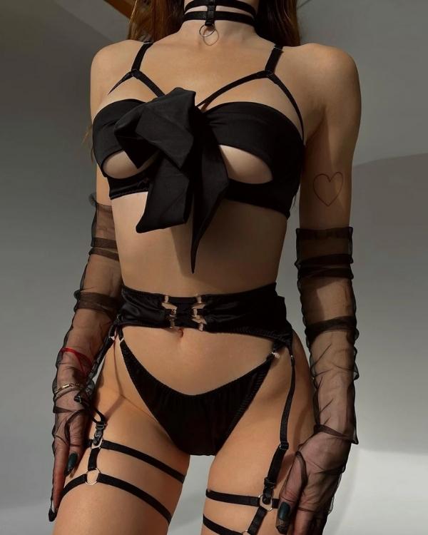 heisses erotisches schwarzes Damen Dessous Set aus String, Bein Harness, BH mit Masche und Handschuhen 