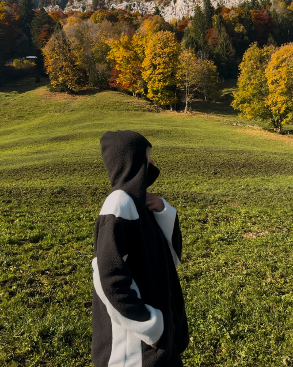 Kapuzen Jacke in schwarz mit weissen Designs - Teddy Fleece Jacke 