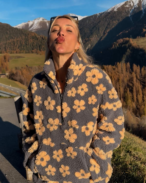 Kuschel Plüsch Fleece Pullover mit Blumen Motiven und Kragen 