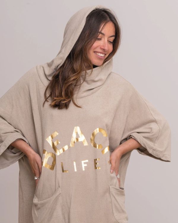 Beiger Frottee Poncho Kleid mit goldener 'Beach Life' Aufschrift