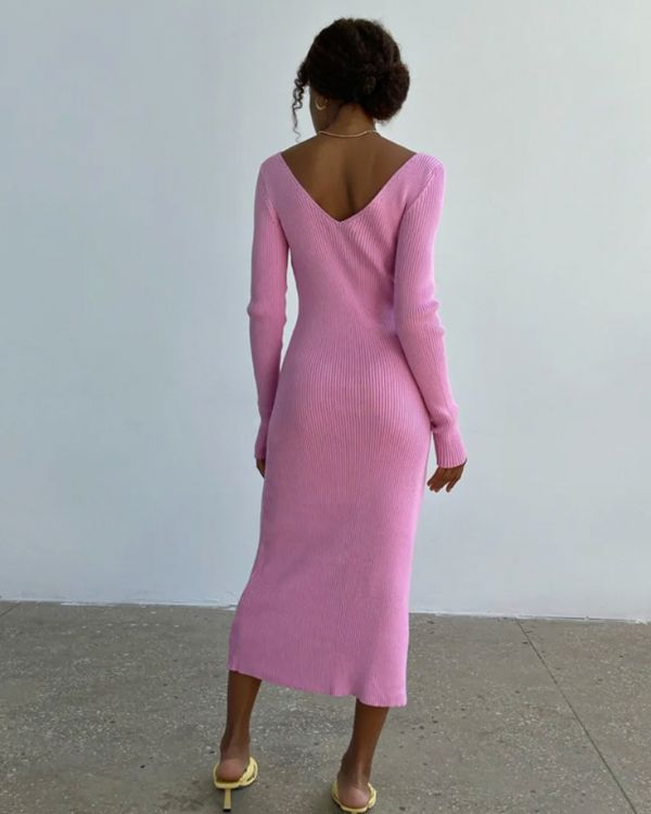 langes Damen Herbst Winter Kleid in Rosa mit V-Ausschnitt am Rücken 