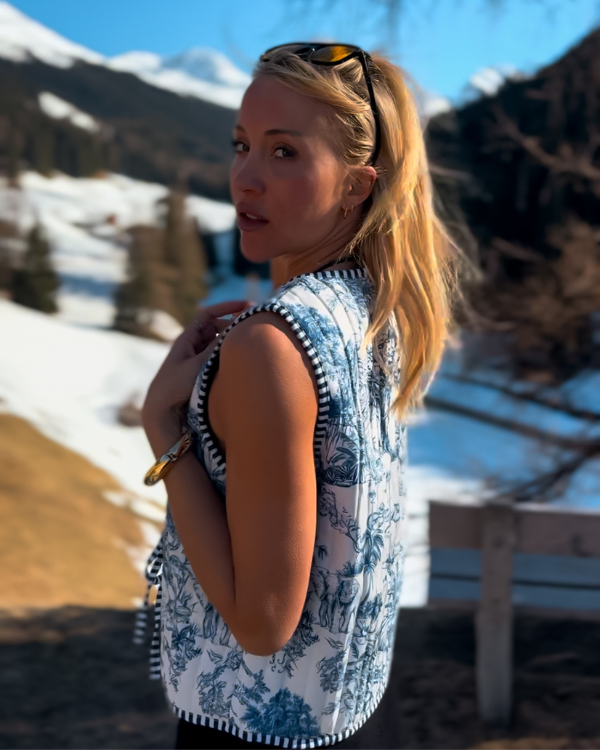 Elegante Weste mit offenem Schnitt und blauem Dschungel-Design