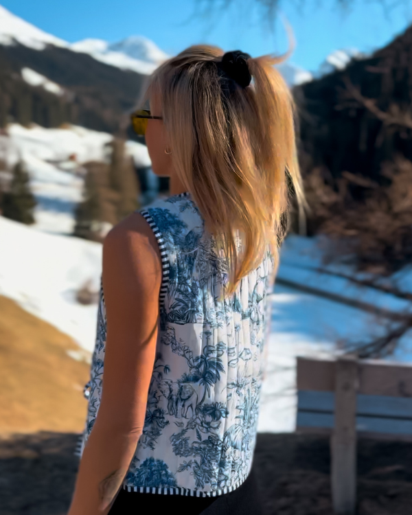 Damen Gilet Weste für den Sommer – Blau-Weiss mit stilvollem Muster