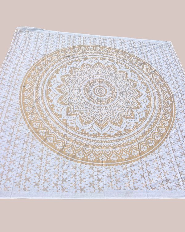 Grosses weisses Tuch mit Mandala Design in gold - Spirituelles Strandtuch Badetuch 