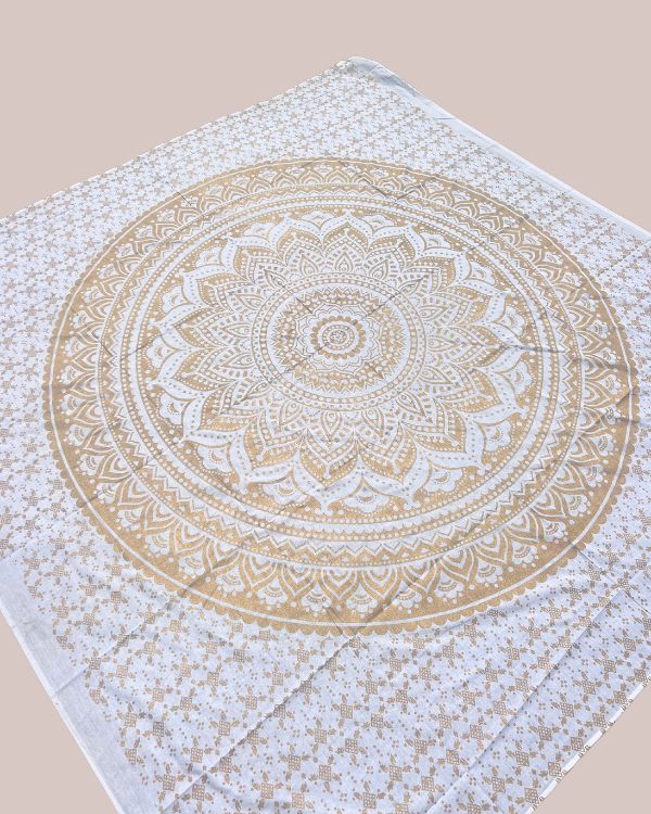 Weisses grosses Strandtuch in gold mit Mandala Design 