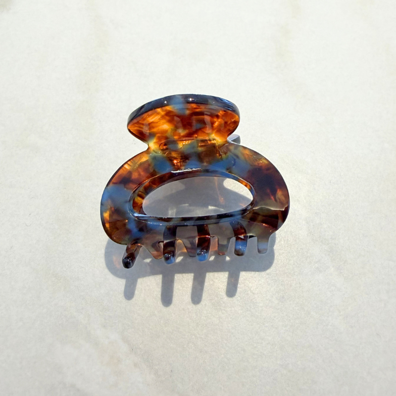 Runde kleine Haarklammer in braun blau gemustert 