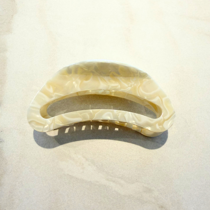 Creme beige Haarklammer mit speziellem Muster Design - Elegante beige Haarspange 