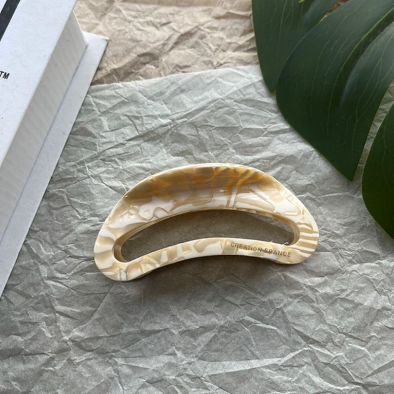 Creme beige Haarklammer mit speziellem Muster Design - Elegante beige Haarspange 