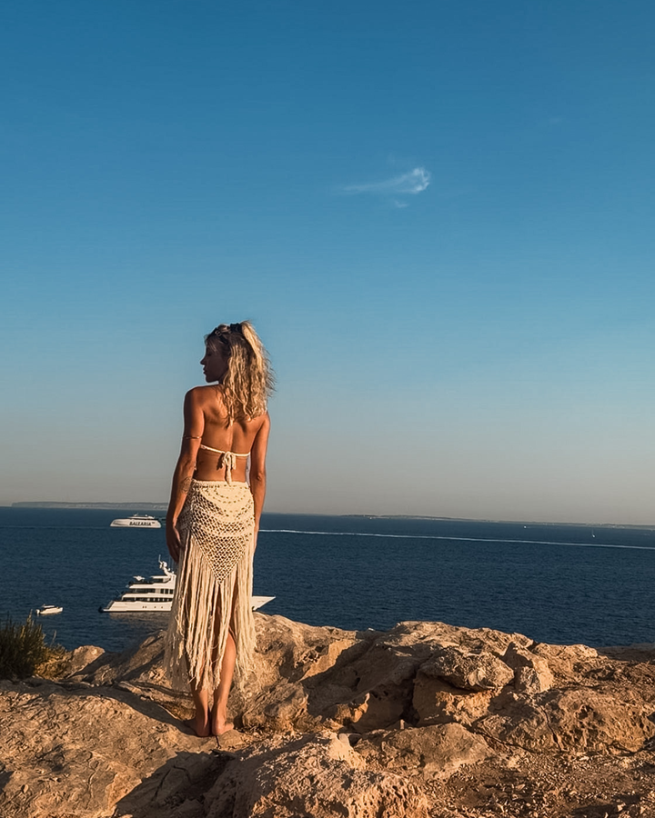 Boho Chic Häkel Set aus langem Rock mit Fransen und passendem Crochet Fransen Top 