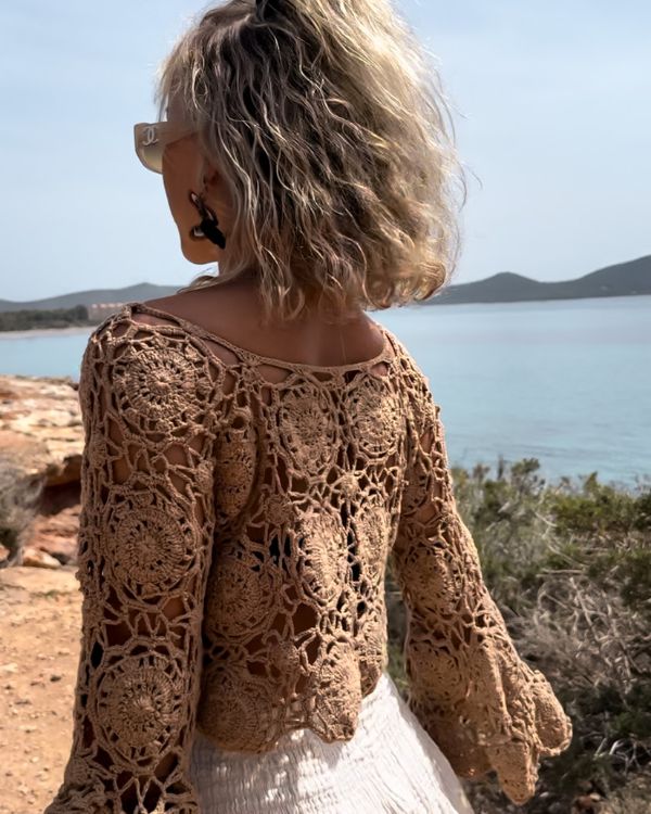 handgemachtes Blumen Crochet Shirt in Moka braun - Boho Fashion im Ibiza Look 