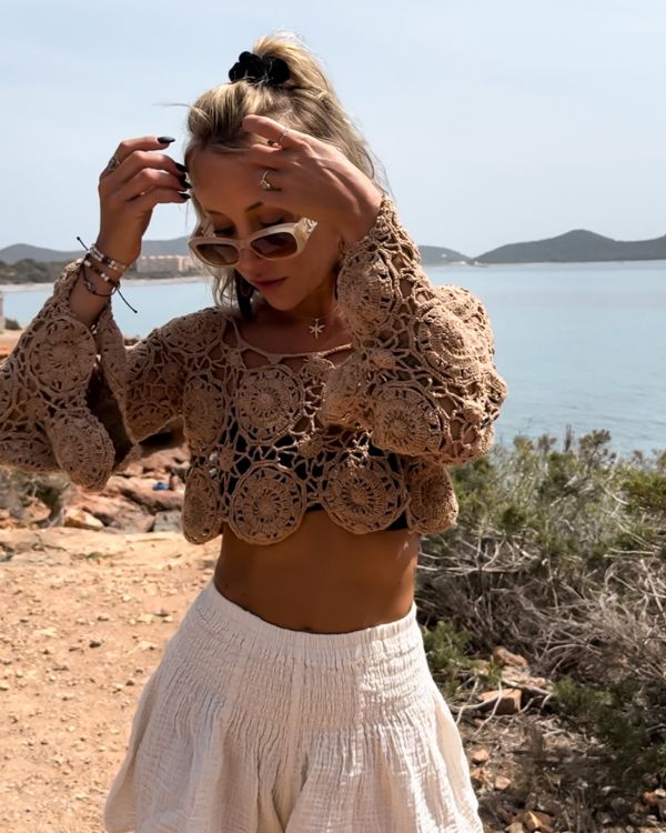 kurzes handgemachtes Crochet Häkeltop mit Blumen Muster - Boho Damen Häkel Crochet Shirt