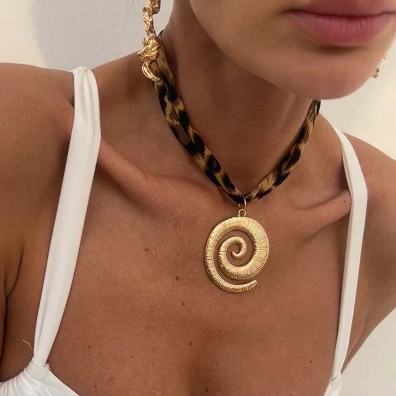 Spiral-Halskette mit Leopardenband - Boho Halskette Modeschmuck