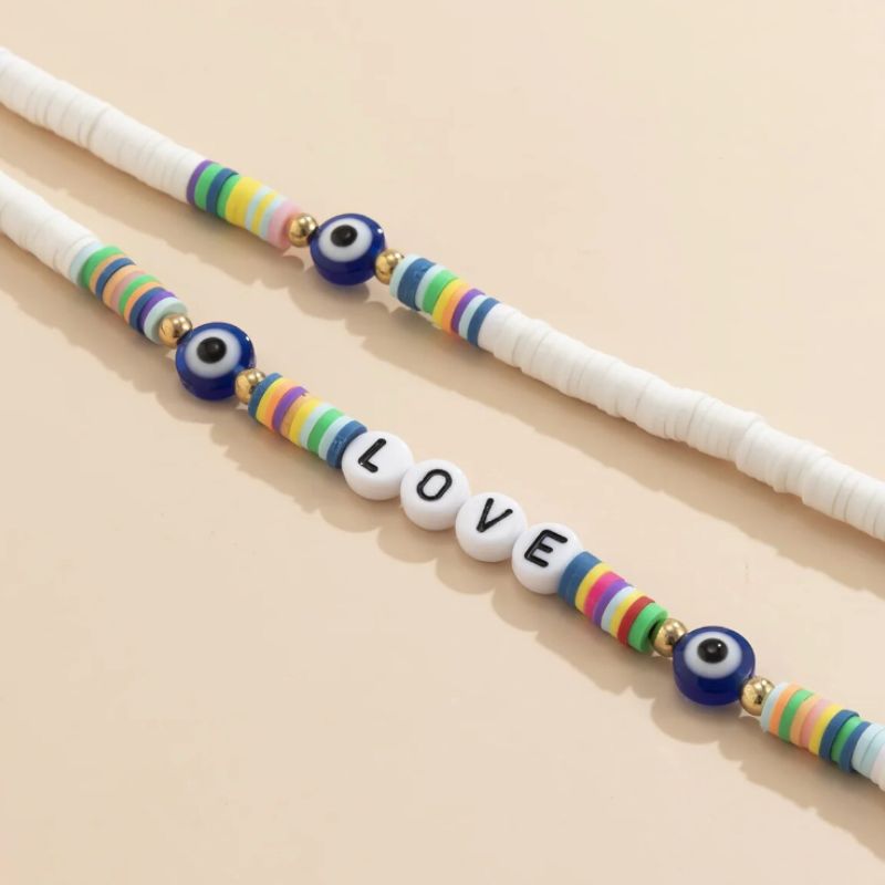 Weisse Clay Perlen Handykette mit Love Buchstaben und Fatima Auge 