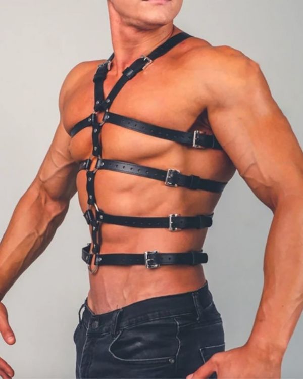 Harness Körpergürtel für Herren Oberkörper aus vielen Riemen und Schnallen