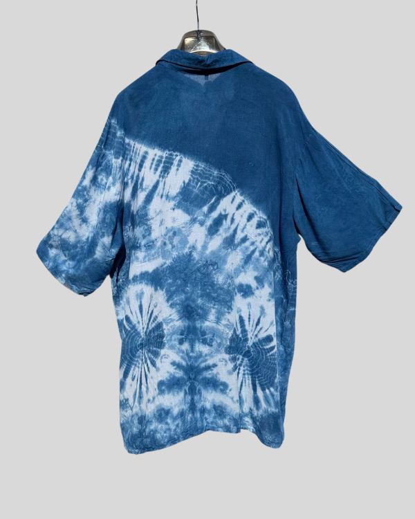 Kurz Arm Herren Bluse Hemd in blau Tönen mit Batik Tie Dye Muster 