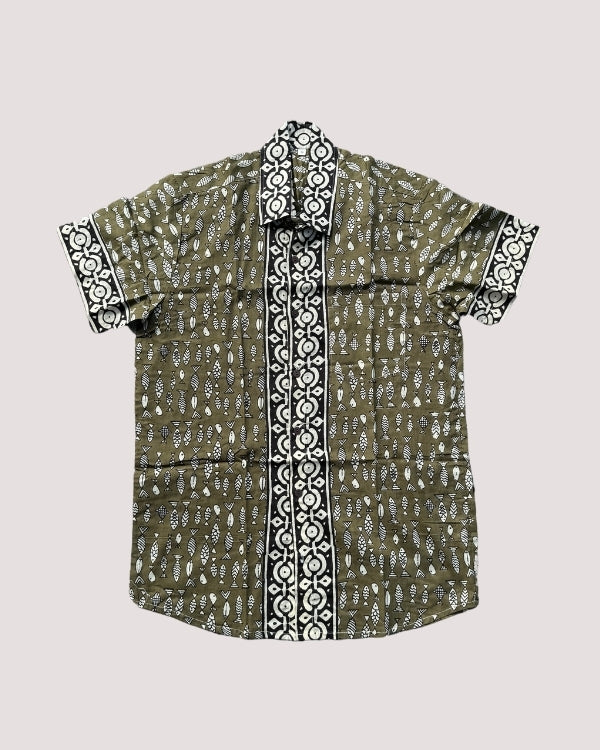 Herren Bluse im Boho Style mit Fisch Muster - Grüne Herren Bluse mit Kragen und kurzen Aermeln