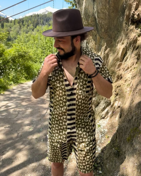 Stillvolles Herren Baumwolle Set im Boho Stil mit kurzer Hose und kurzarm Hemd - Sommer Herren Outfit 