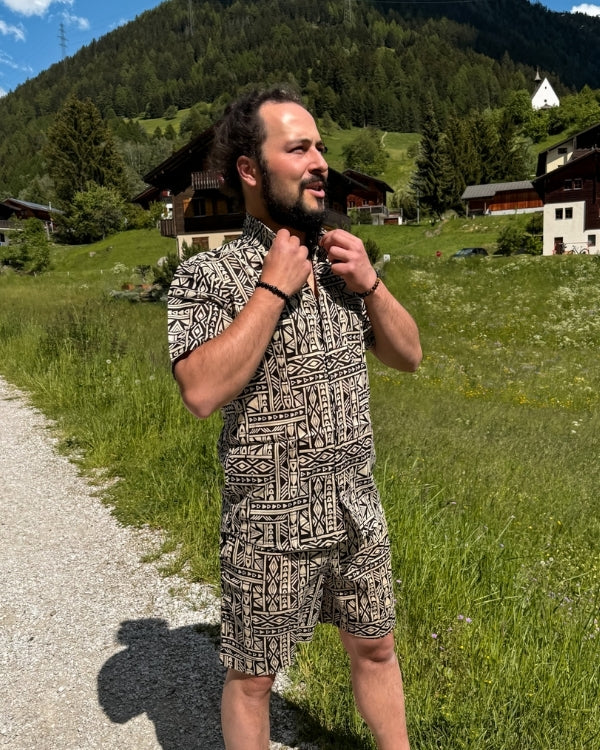 Baumwolle Zweiteiler Männer Set aus kurzer Hose und passender Bluse Hemd mit Kragen und Ethno Muster 