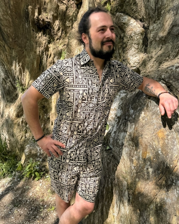 Herren Set aus kurzer Hose und passendem Hemd mit Kragen und kurzen Ärmeln 