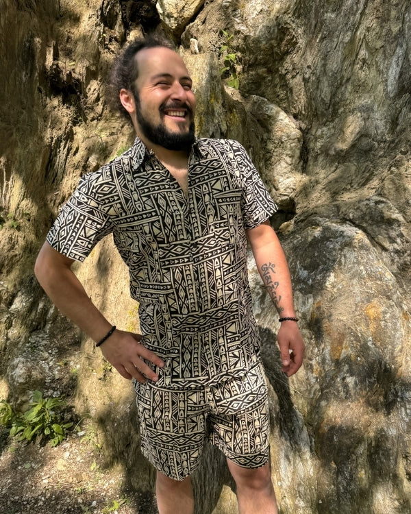 Boho Herren Hemd und kurze Hose dazu in schönem schwarz-weiss Muster 
